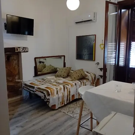 Apartment Papireto House